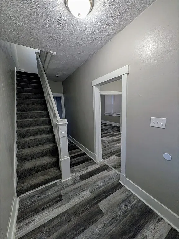 the-linden0grove-foundation-harlem-ave-inside-front-door-2