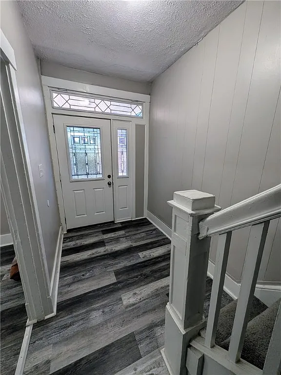 the-linden0grove-foundation-harlem-ave-inside-front-door