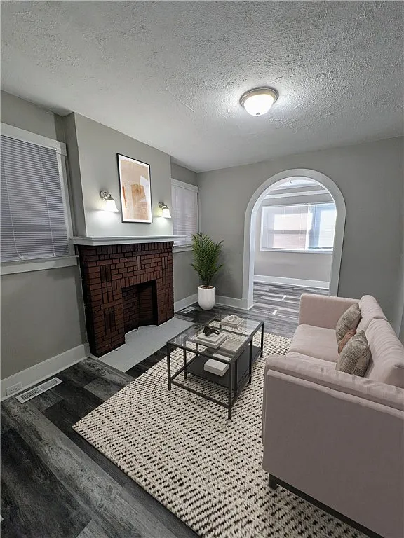 the-linden0grove-foundation-harlem-ave-inside-living-room